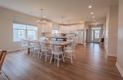 Delavan House | Come stay at Harbor Court for ultimate luxury in a residential community!