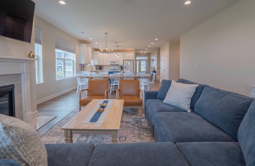 Delavan House | Come stay at Harbor Court for ultimate luxury in a residential community!