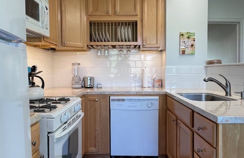 Sheridan Cottage | Come stay at this darling cozy cottage right on the creek.