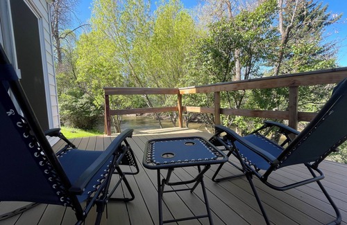 Sheridan Cottage | Come stay at this darling cozy cottage right on the creek.