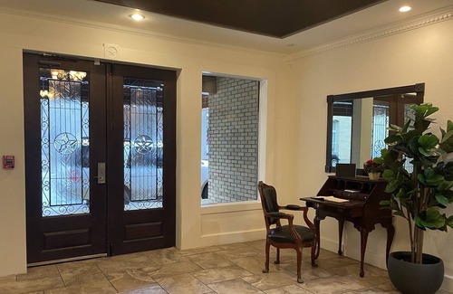 Gonzales House | Come stay in the same room Bonnie & Clyde stayed in!