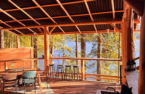 Sunshine Coast Cottage | Come stay with us on the beautiful Sunshine Coast ocean side!