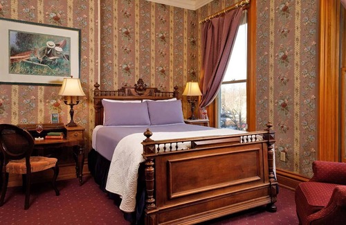 Vine Bed & Breakfast | Come stay with us, you'll see why we are ranked #1 lodging in Kalamazoo, MI.