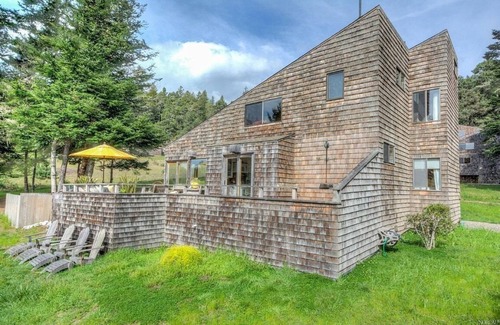 Sea Ranch House | Come take in the ocean, gaze at the starry skies, commune with nature.