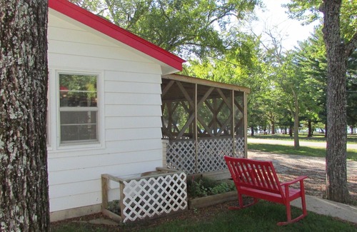 Indian Point Cottage | Come visit our 2bd cabin on Table Rock Lake close to Silver Dollar City!