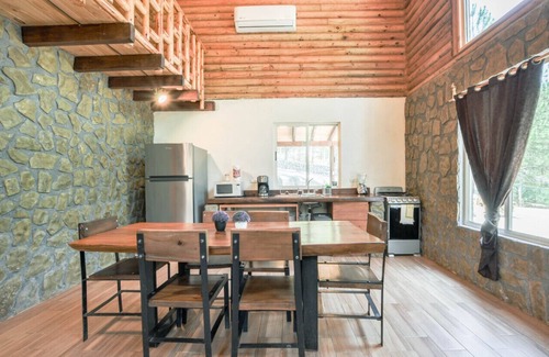 Santiago Cabin | Comet Cabin/ideal for friends and family