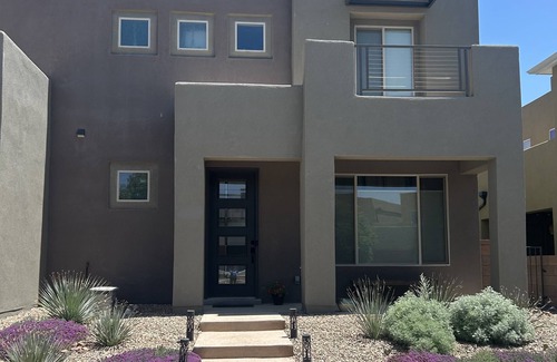 Taylor Ranch House | Comforatable Modern Townhouse in welcoming Albuquerque