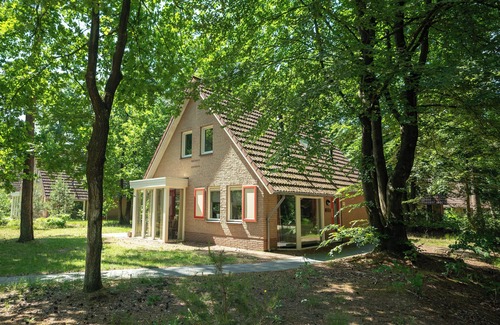 't Loo House | Comfort 8-person bungalow in the holiday park Landal Landgoed 't Loo