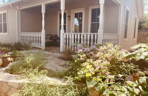 Comfort House | Comfort - 800 sq ft bungalow on High St.