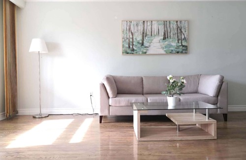 Bayview Woods - Steeles House | Comfort and Bright House 7 minutes to Finch Station in Toronto big space.