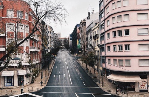 Santo Antonio Apartment | Comfort and Centrality in Lisbon: Apt. T2 Next. Marquês Pombal and Av. Freedom