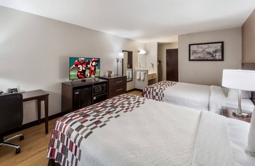 Council Bluffs House | Comfort and Convenience! 3 Pet-Friendly Units, Free Breakfast and Free Parking!