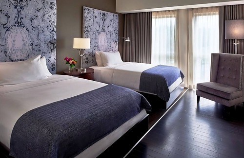 West Plaza Hotel | Comfort and Convenience! Pet-friendly, Onsite Pool, Near Union Station