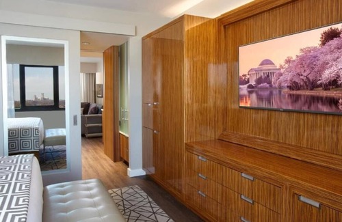 West End House | Comfort and Convenience! Parking, Indoor Pool, Near Smithsonian Museums