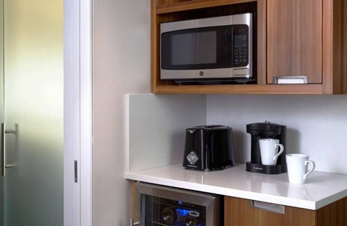 West End House | Comfort and Convenience! Parking, Indoor Pool, Near Smithsonian Museums