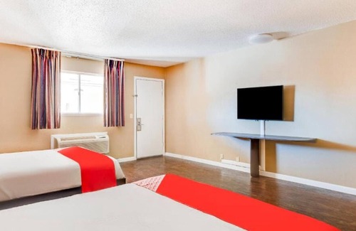 Elk City House | Comfort and Convenience! 2 Relaxing Units, Minutes to National Route 66 Museum