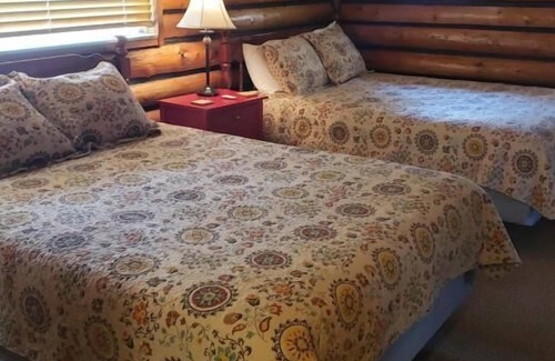 Gardiner House | Comfort and Convenience! Parking, Pool, Near North Entrance of Yellowstone Park