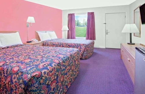 Muskogee Hotel | Comfort and Convenience in Knights Inn Muskogee! 2 Great Units, Free Parking