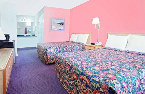 Muskogee Hotel | Comfort and Convenience in Knights Inn Muskogee! 2 Great Units, Free Parking