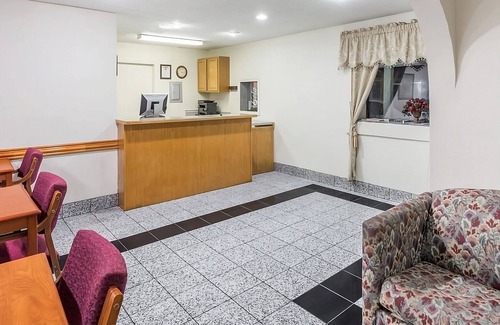 Austin Ave. Resort | Comfort and Convenience in Knights Inn Franklin Ave Waco! Free Onsite Parking