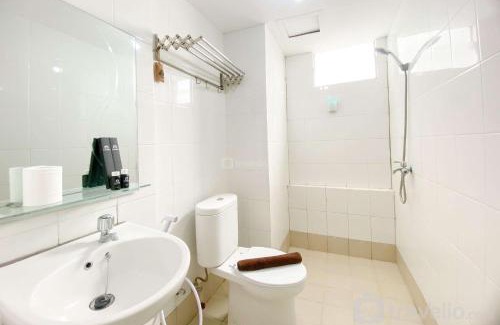 Jatinegara Apartment | Comfort and Homey 3BR Bassura City Apartment By Travelio