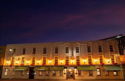 City Centre Dublin Hotel | Comfort and Relaxation! Three Modern Units, Minutes' to Irish Whiskey Museum!