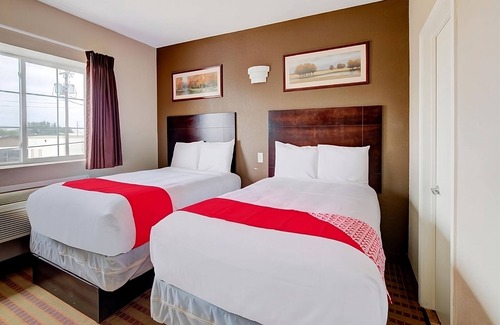 Dilley House | Comfort and Relaxation! 2 Relaxing Units, Free Parking and Breakfast!