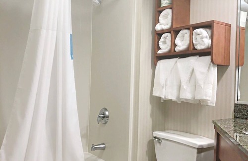 Athens Hotel | Comfort and Relaxation! Onsite Pool, Pets Allowed, Free Parking and Breakfast!
