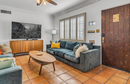 Coronado House | Comfort and relaxation in this charming mid-century house.