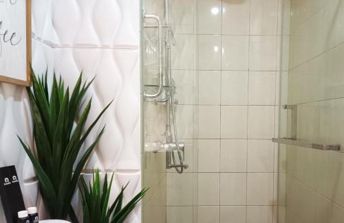 Panakkukang Apartment | Comfort and Strategic 2BR Apartment at Vida View Makassar By Travelio