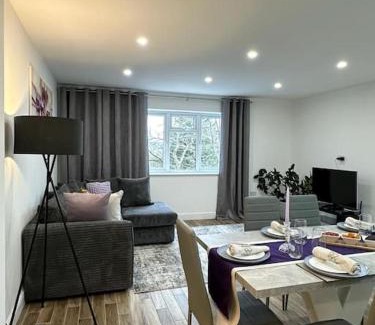 Selsdon and Ballards House | Comfort and Style !