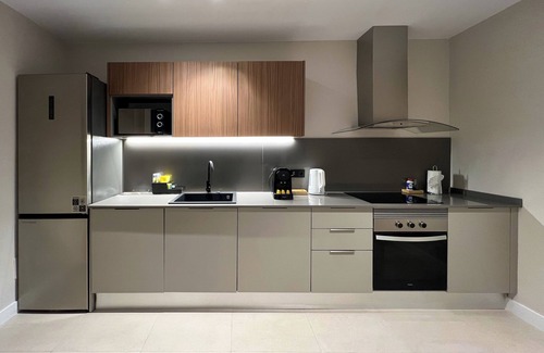 El Putget i Farro Apartment | Comfort and Style in Balmes for 7