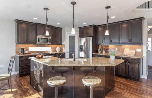 Sylvan Lake House | Comfort and style staying at an Executive House!
