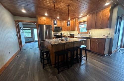 International Falls House | Comfort and Convenience. Family and pet friendly. Close to the action!