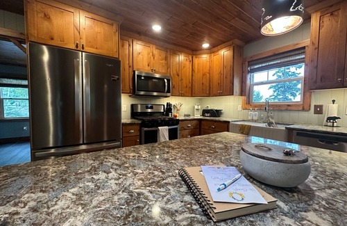 International Falls House | Comfort and Convenience. Family and pet friendly. Close to the action!