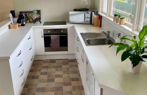 Invercargill House | Comfort at Rosedale Retreat