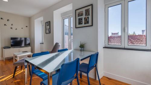 Santa Engracia Apartment | Comfort & Bright Apartment by LovelyStay