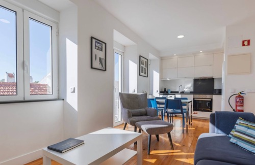 Alfama Apartment | Comfort & Bright Apartment by LovelyStay