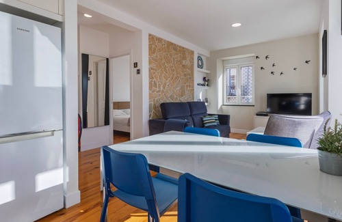 Alfama Apartment | Comfort & Bright Apartment by LovelyStay
