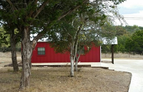 Comfort Cabin | Comfort Cabaña-Texas Hill Country secluded cottage on 10 acres