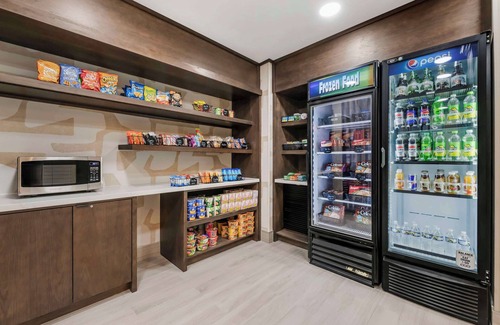 Herndon Hotel | Comfort & Convenience, 2 Spacious Units, Free Breakfast, Kitchen, Parking