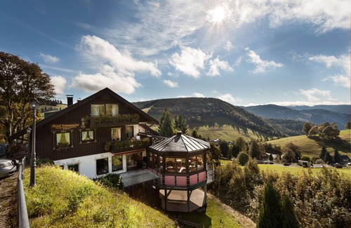 Todtnauberg Apartment | Comfort double room, 26sqm, shower/WC with balcony