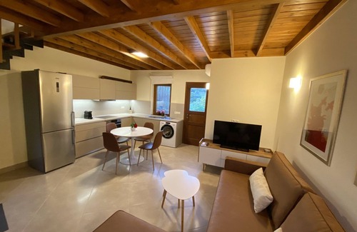 Asklipiio House | Comfort for two,away from the crowds.