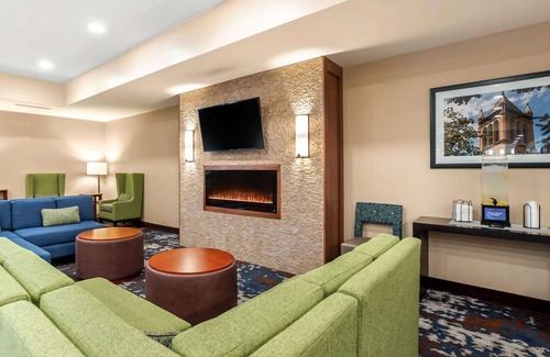 Ames Hotel | Comfort Inn and Suites Ames near ISU Campus
