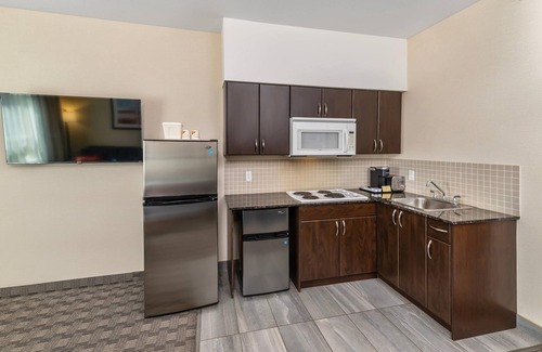 Dawson Creek Hotel | Comfort Inn