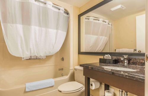 Cobourg Hotel | Comfort Inn Cobourg