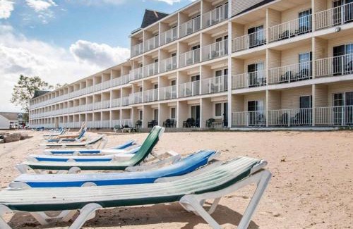 Mackinaw City Hotel | Comfort Inn Lakeside
