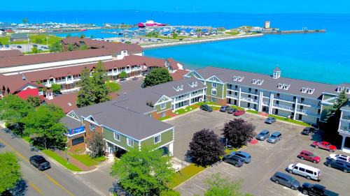 Mackinaw City Hotel | Comfort Inn Lakeside