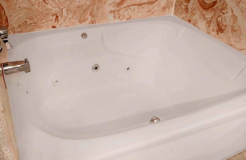 Livonia Hotel | Comfort Inn Livonia