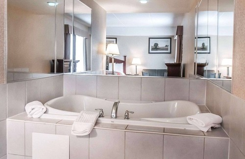 Gateway Hotel | Comfort Inn Mississauga